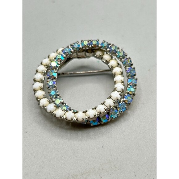 Vintage Rhinestones Wreath Pin Brooch Intersecting Circle White Blue Rhinestones - Picture 2 of 8